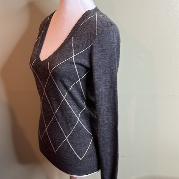 Club Monaco 100% merino wool v-neck diamond print argyle lightweight sweater - Picture 5 of 11